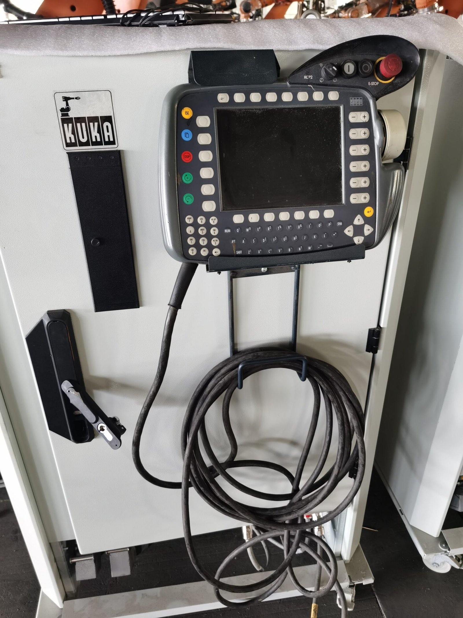 Used KUKA KR210 Industrial Robot Arm (210kg Payload, 2700mm Reach) with KRC2 Controller - Image 4