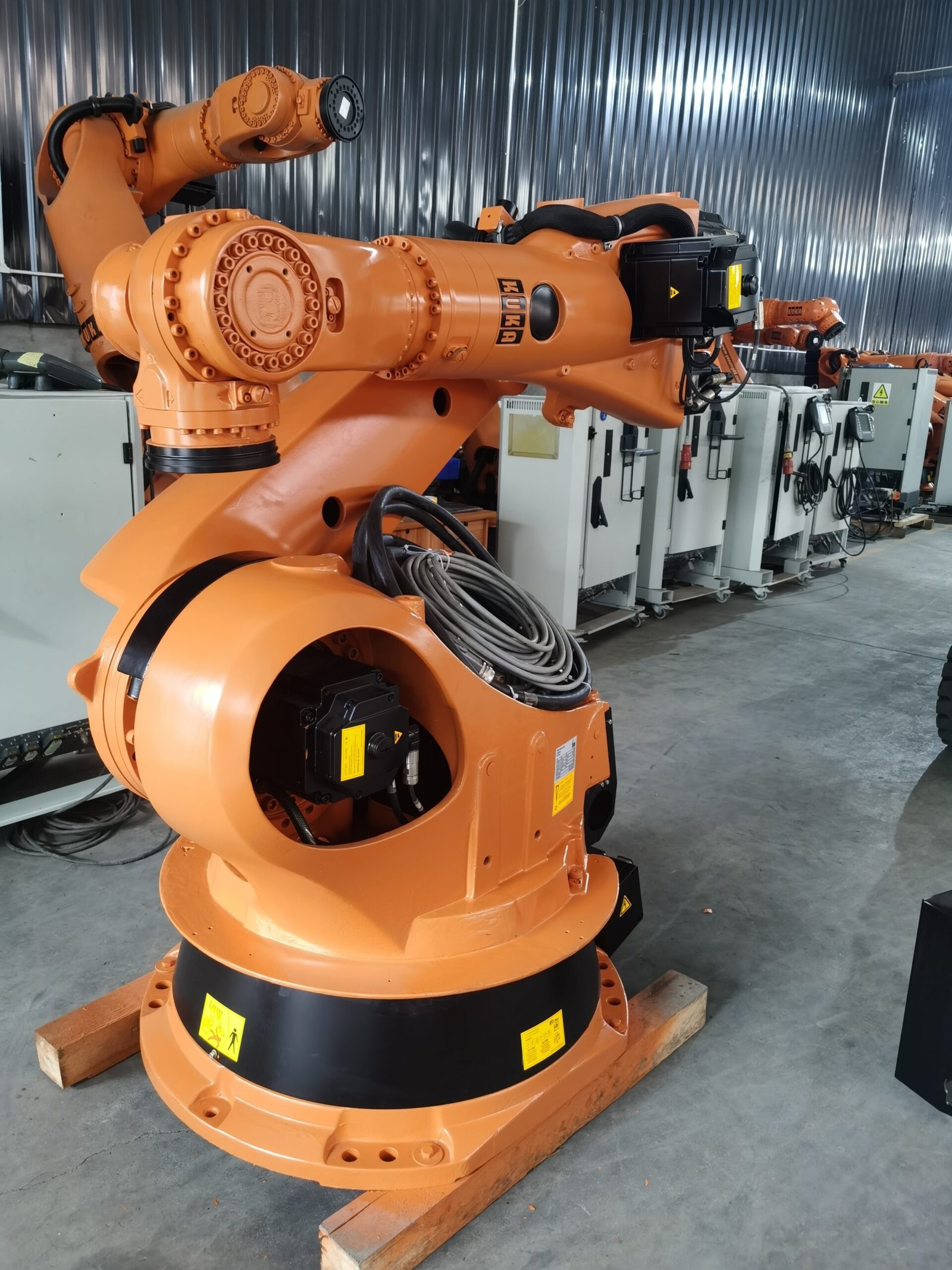 Used KUKA KR210 Industrial Robot Arm (210kg Payload, 2700mm Reach) with KRC2 Controller