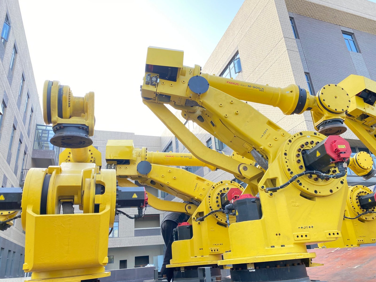 Used FANUC M-900iA/350 Heavy Industrial Robot (350kg Payload, 2655mm Reach) with R-30iA Controller - Image 3