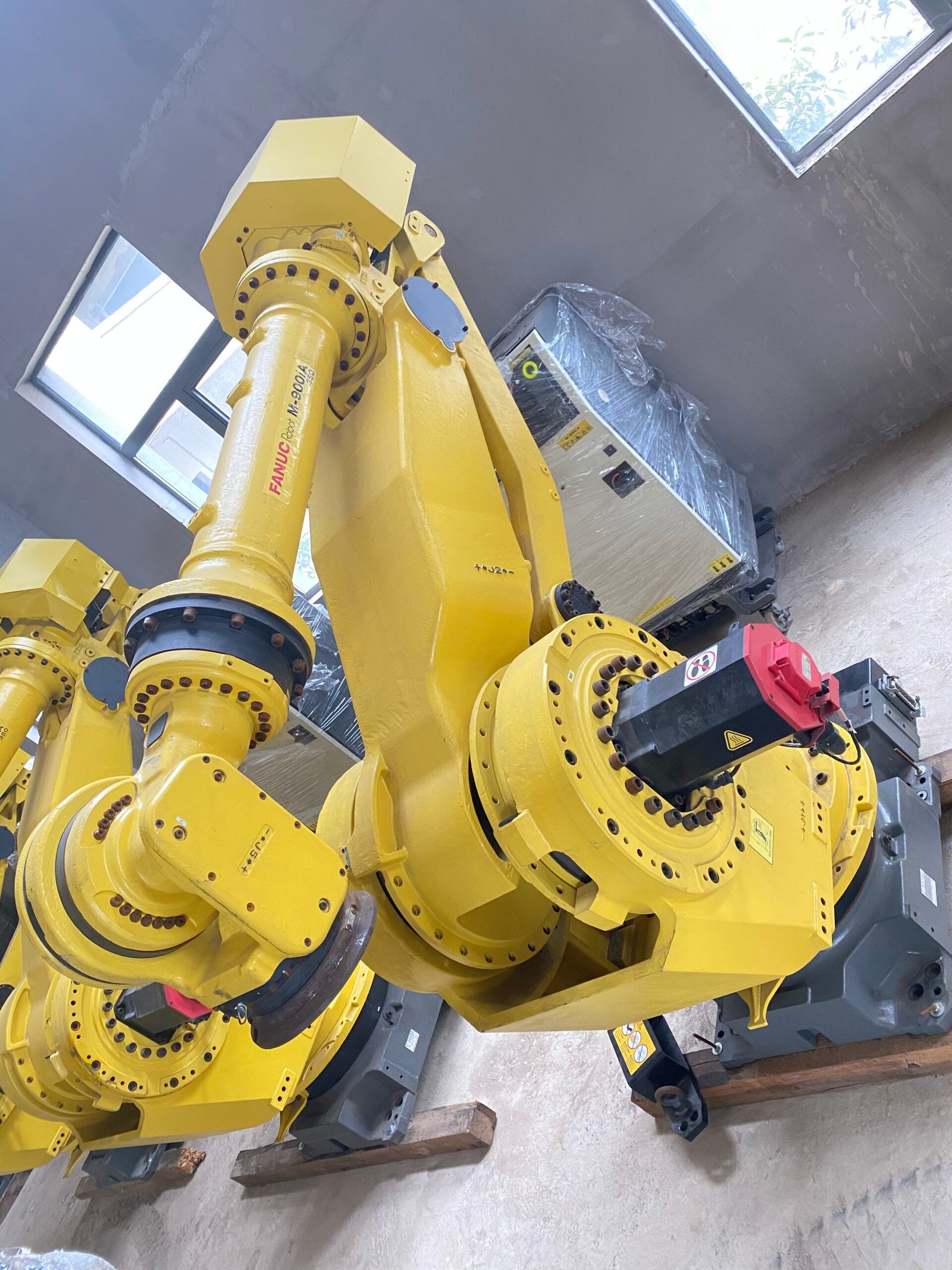 Used FANUC M-900iA/350 Heavy Industrial Robot (350kg Payload, 2655mm Reach) with R-30iA Controller - Image 4