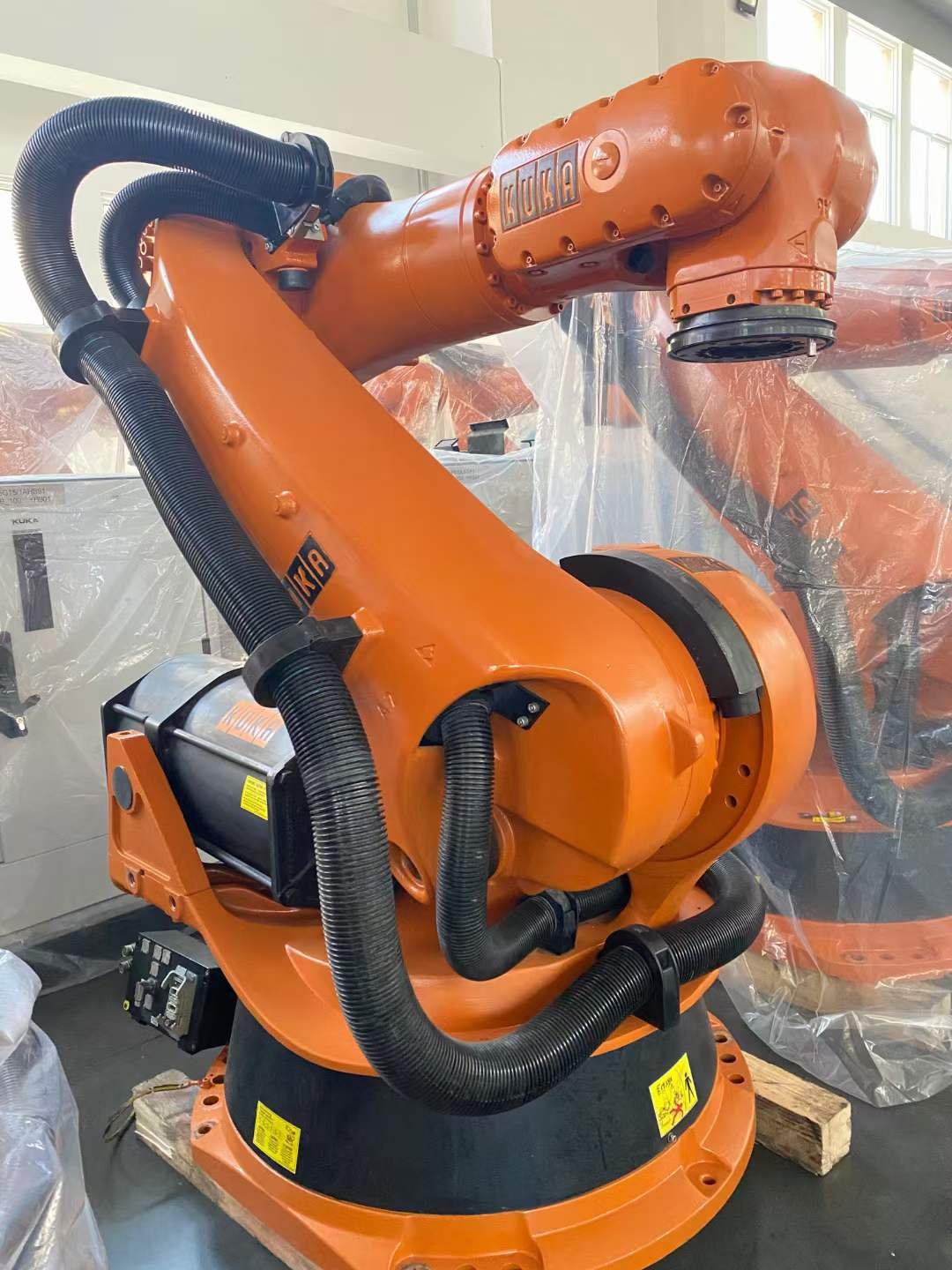 Used KUKA KR200 Heavy Industrial Robot Arm (200kg Payload, 2400mm Reach) with KRC2 Controller