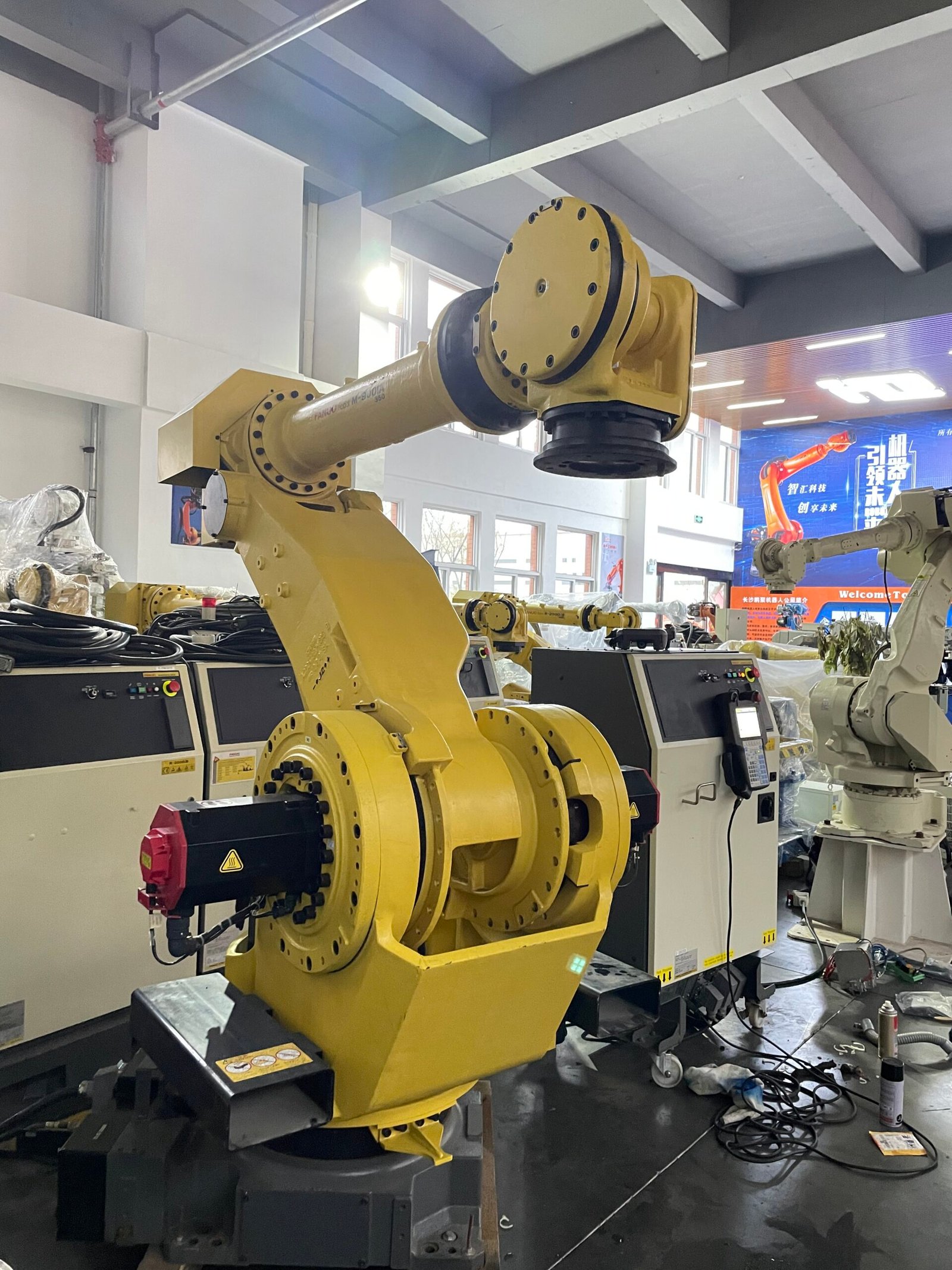 Used FANUC M-900iA/350 Heavy Industrial Robot (350kg Payload, 2655mm Reach) with R-30iA Controller - Image 2